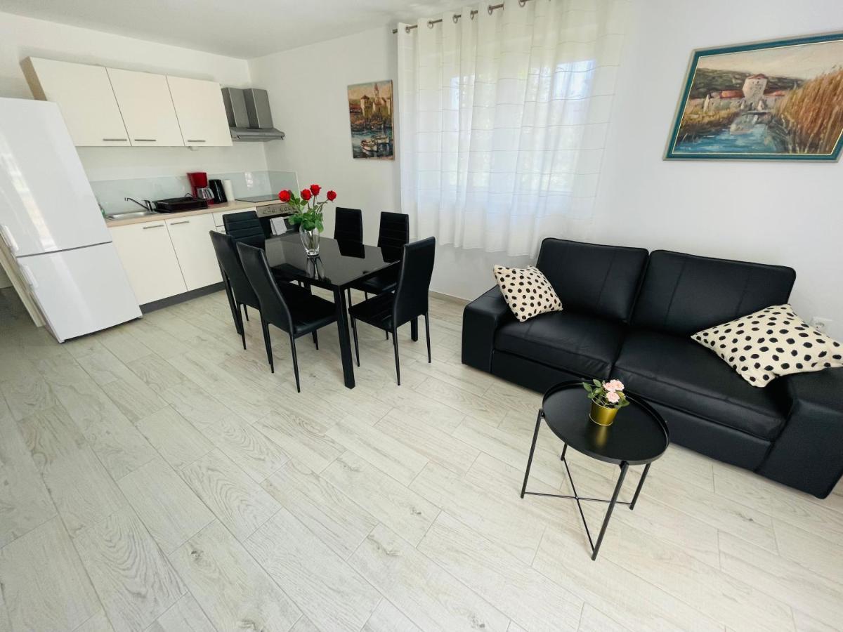 Apartment Paulina Трогир Екстериор снимка