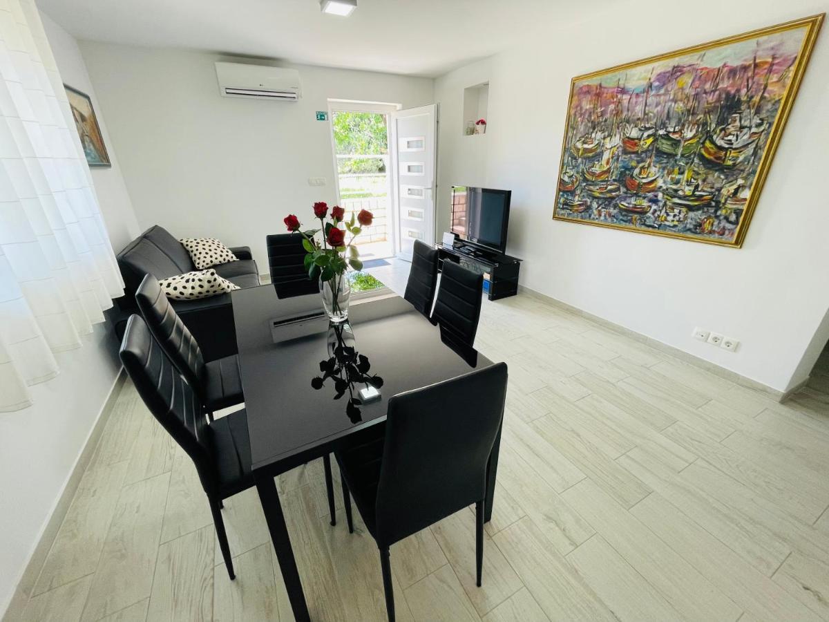 Apartment Paulina Трогир Екстериор снимка
